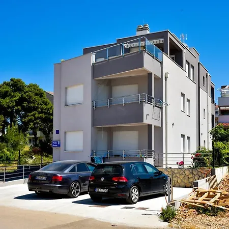 Stella * Ζαντάρ