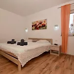 Stella Daire Zadar
